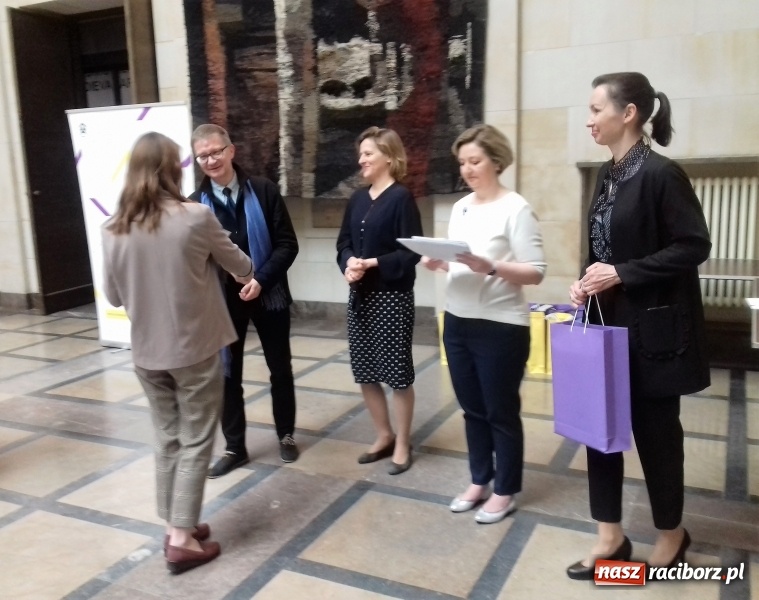 Zdjęcie w galerii na portalu naszraciborz.pl: Oliwia Szymkiewicz laureatką Ogólnopolskiej Olimpiady z Historii Sztuki wiadomości z regionu