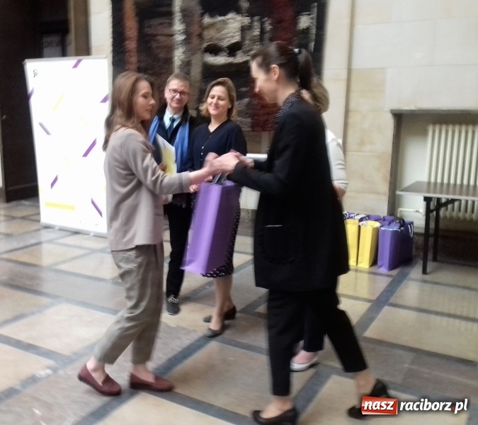 Zdjęcie w galerii na portalu naszraciborz.pl: Oliwia Szymkiewicz laureatką Ogólnopolskiej Olimpiady z Historii Sztuki wiadomości z regionu