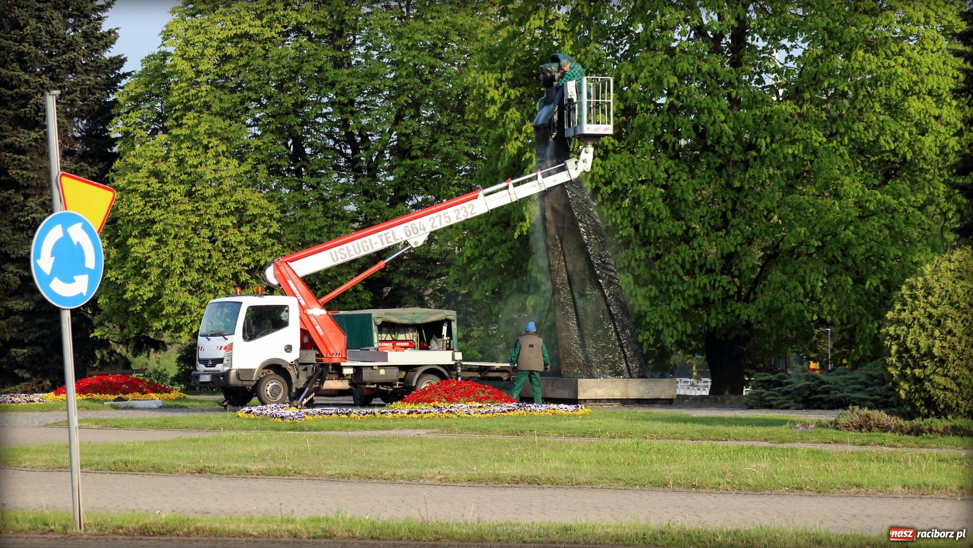 Zdjęcie w galerii na portalu naszraciborz.pl: Wiosenna kąpiel Matki Polki  wiadomości z regionu