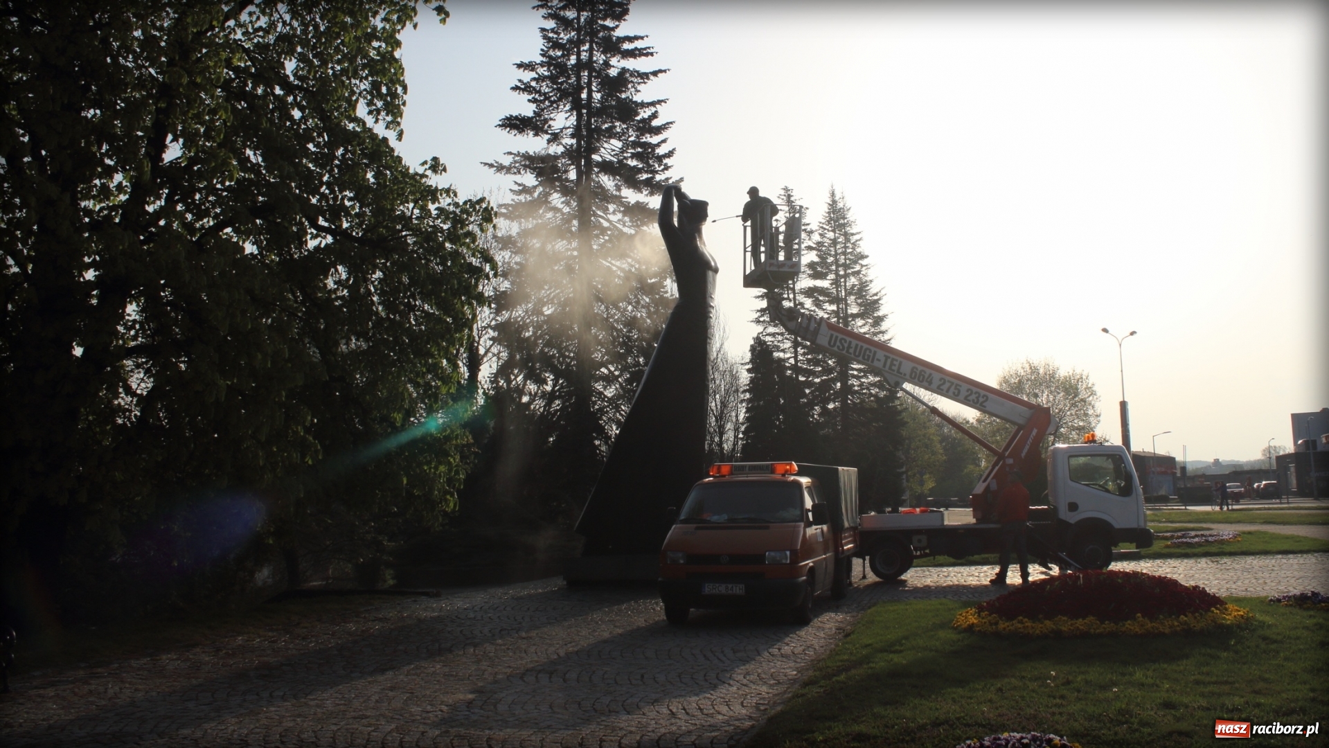Zdjęcie w galerii na portalu naszraciborz.pl: Wiosenna kąpiel Matki Polki  wiadomości z regionu