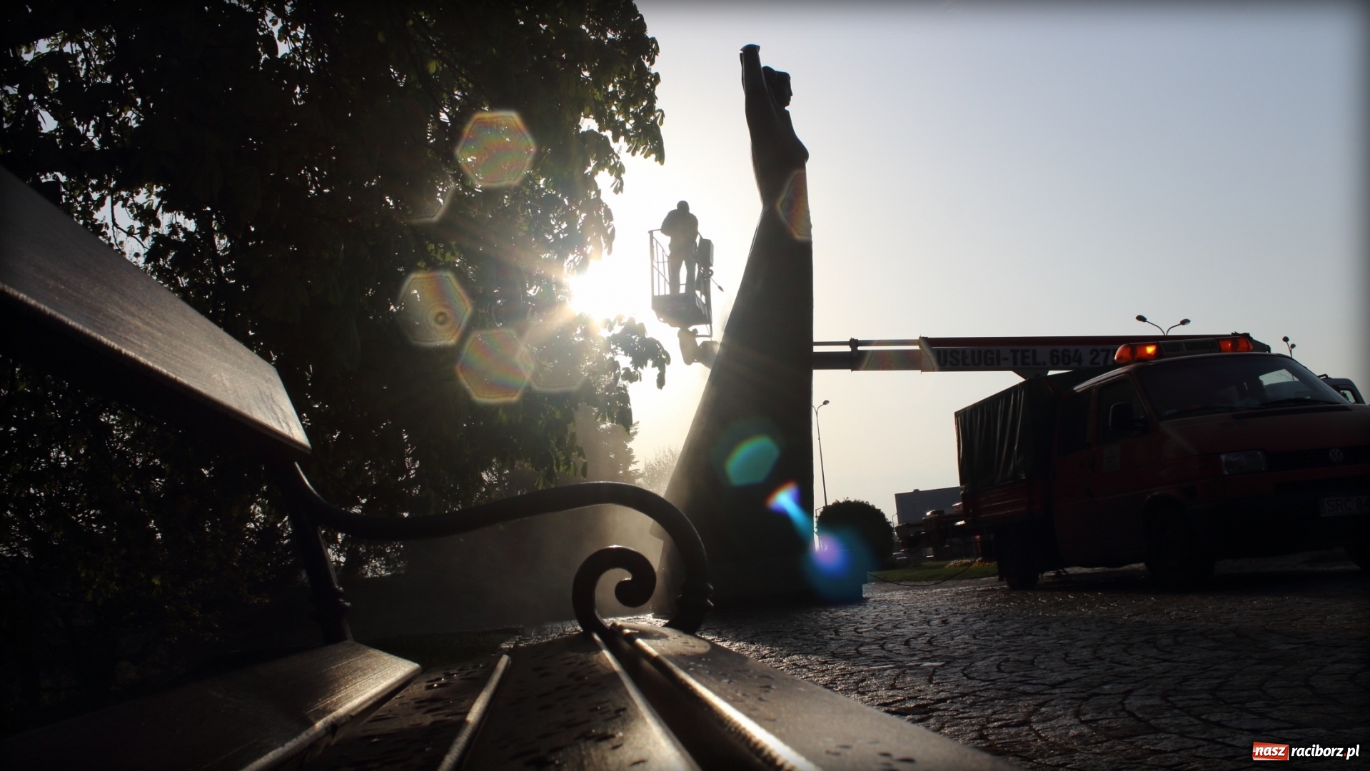 Zdjęcie w galerii na portalu naszraciborz.pl: Wiosenna kąpiel Matki Polki  wiadomości z regionu