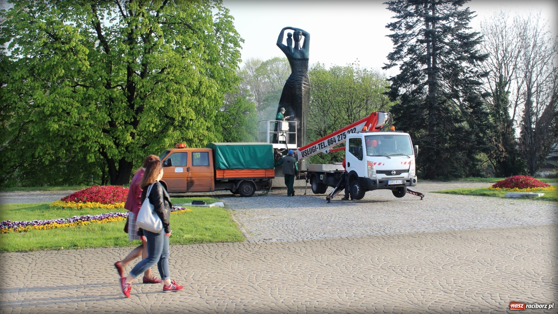Zdjęcie w galerii na portalu naszraciborz.pl: Wiosenna kąpiel Matki Polki  wiadomości z regionu