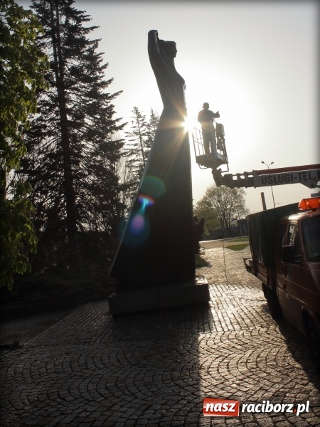 Zdjęcie w galerii na portalu naszraciborz.pl: Wiosenna kąpiel Matki Polki  wiadomości z regionu