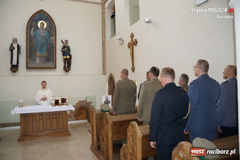 Zdjęcie w galerii na portalu naszraciborz.pl: Śląscy pogranicznicy uczcili pamięć ofiar katyńskich  wiadomości z regionu