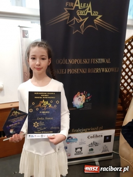 Zdjęcie w galerii na portalu naszraciborz.pl: Dziewięciolatka z Pogrzebienia podbija serca słuchaczy wiadomości z regionu