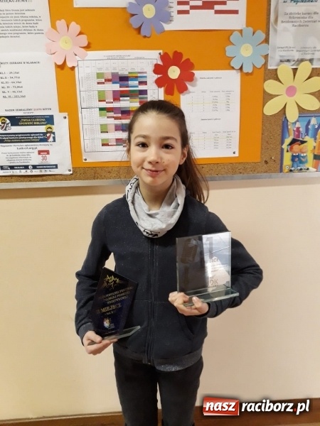 Zdjęcie w galerii na portalu naszraciborz.pl: Dziewięciolatka z Pogrzebienia podbija serca słuchaczy wiadomości z regionu