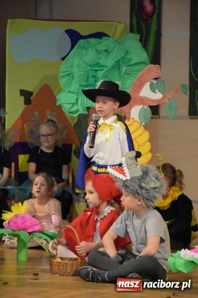 Zdjęcie w galerii na portalu naszraciborz.pl: Kolorowy zawrót głowy – przedszkolaki na przeglądzie w Tworkowie [FOTO i WIDEO] wiadomości z regionu
