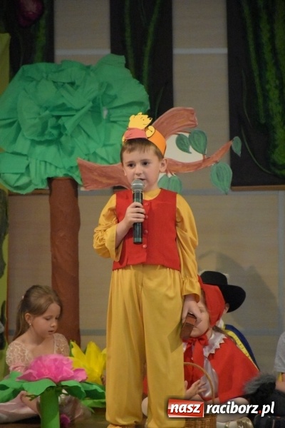 Zdjęcie w galerii na portalu naszraciborz.pl: Kolorowy zawrót głowy – przedszkolaki na przeglądzie w Tworkowie [FOTO i WIDEO] wiadomości z regionu