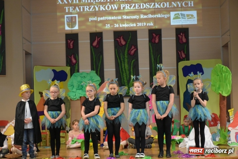 Zdjęcie w galerii na portalu naszraciborz.pl: Kolorowy zawrót głowy – przedszkolaki na przeglądzie w Tworkowie [FOTO i WIDEO] wiadomości z regionu