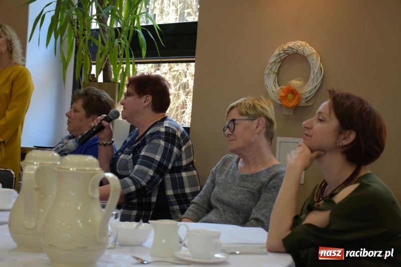 Zdjęcie w galerii na portalu naszraciborz.pl: Kolorowy zawrót głowy – przedszkolaki na przeglądzie w Tworkowie [FOTO i WIDEO] wiadomości z regionu