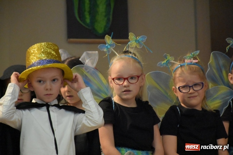 Zdjęcie w galerii na portalu naszraciborz.pl: Kolorowy zawrót głowy – przedszkolaki na przeglądzie w Tworkowie [FOTO i WIDEO] wiadomości z regionu