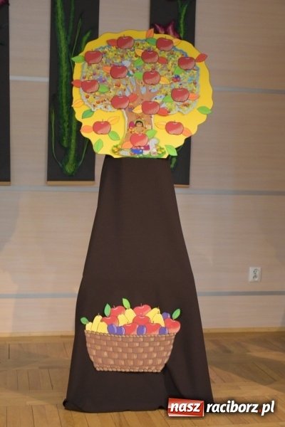 Zdjęcie w galerii na portalu naszraciborz.pl: Kolorowy zawrót głowy – przedszkolaki na przeglądzie w Tworkowie [FOTO i WIDEO] wiadomości z regionu