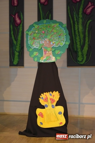 Zdjęcie w galerii na portalu naszraciborz.pl: Kolorowy zawrót głowy – przedszkolaki na przeglądzie w Tworkowie [FOTO i WIDEO] wiadomości z regionu