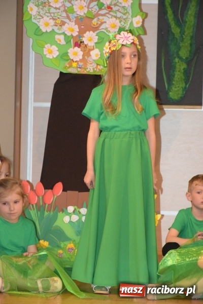Zdjęcie w galerii na portalu naszraciborz.pl: Kolorowy zawrót głowy – przedszkolaki na przeglądzie w Tworkowie [FOTO i WIDEO] wiadomości z regionu