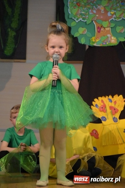 Zdjęcie w galerii na portalu naszraciborz.pl: Kolorowy zawrót głowy – przedszkolaki na przeglądzie w Tworkowie [FOTO i WIDEO] wiadomości z regionu