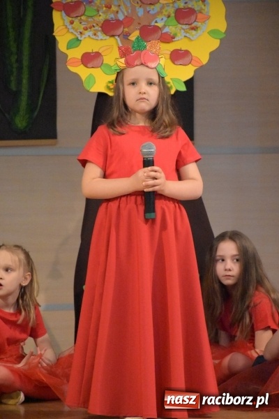 Zdjęcie w galerii na portalu naszraciborz.pl: Kolorowy zawrót głowy – przedszkolaki na przeglądzie w Tworkowie [FOTO i WIDEO] wiadomości z regionu