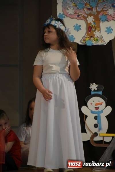 Zdjęcie w galerii na portalu naszraciborz.pl: Kolorowy zawrót głowy – przedszkolaki na przeglądzie w Tworkowie [FOTO i WIDEO] wiadomości z regionu