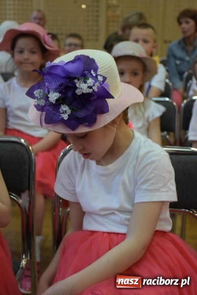 Zdjęcie w galerii na portalu naszraciborz.pl: Kolorowy zawrót głowy – przedszkolaki na przeglądzie w Tworkowie [FOTO i WIDEO] wiadomości z regionu