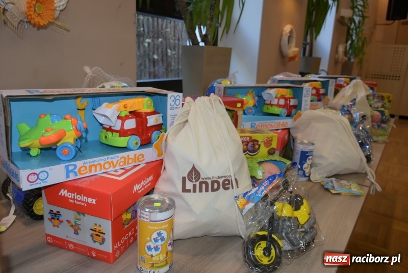 Zdjęcie w galerii na portalu naszraciborz.pl: Kolorowy zawrót głowy – przedszkolaki na przeglądzie w Tworkowie [FOTO i WIDEO] wiadomości z regionu