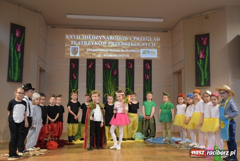 Zdjęcie w galerii na portalu naszraciborz.pl: Kolorowy zawrót głowy – przedszkolaki na przeglądzie w Tworkowie [FOTO i WIDEO] wiadomości z regionu