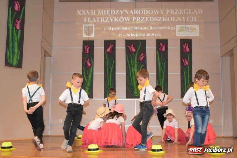 Zdjęcie w galerii na portalu naszraciborz.pl: Kolorowy zawrót głowy – przedszkolaki na przeglądzie w Tworkowie [FOTO i WIDEO] wiadomości z regionu