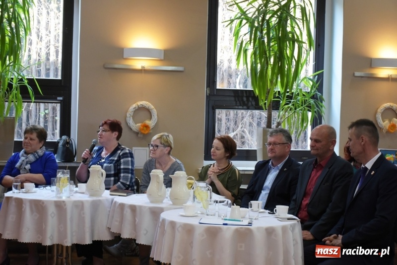 Zdjęcie w galerii na portalu naszraciborz.pl: Kolorowy zawrót głowy – przedszkolaki na przeglądzie w Tworkowie [FOTO i WIDEO] wiadomości z regionu