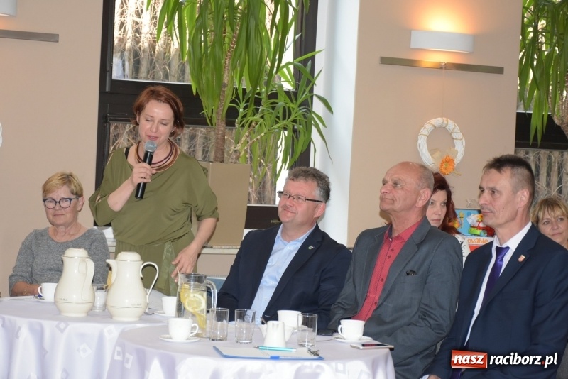 Zdjęcie w galerii na portalu naszraciborz.pl: Kolorowy zawrót głowy – przedszkolaki na przeglądzie w Tworkowie [FOTO i WIDEO] wiadomości z regionu