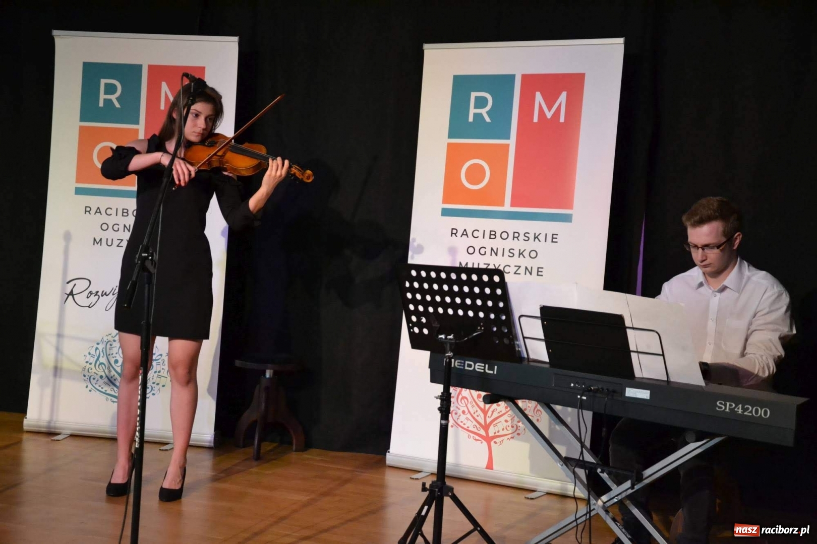 Zdjęcie w galerii na portalu naszraciborz.pl: Młodzi muzycy koncertowali w dawnej siedzibie Piastów wiadomości z regionu