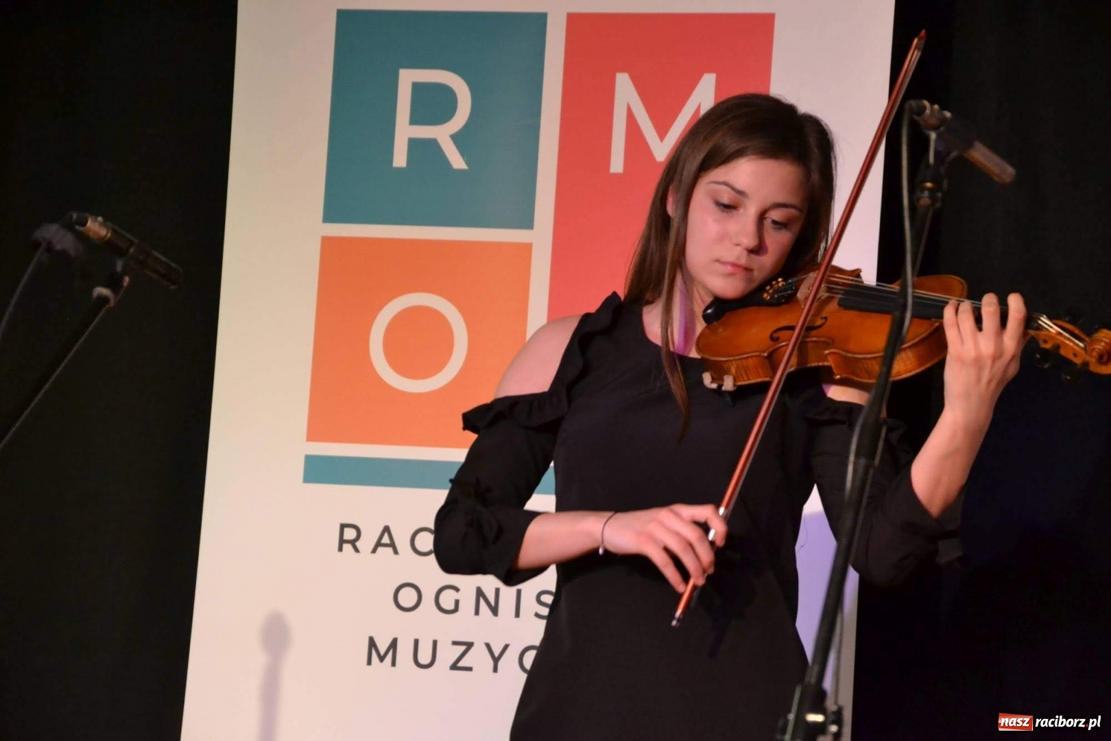 Zdjęcie w galerii na portalu naszraciborz.pl: Młodzi muzycy koncertowali w dawnej siedzibie Piastów wiadomości z regionu