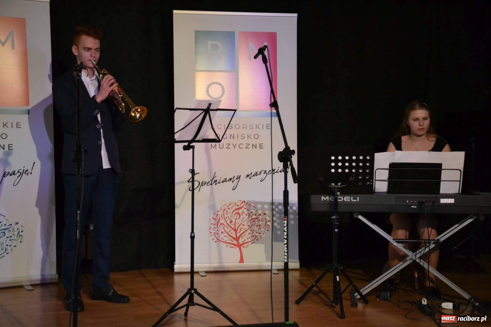 Zdjęcie w galerii na portalu naszraciborz.pl: Młodzi muzycy koncertowali w dawnej siedzibie Piastów wiadomości z regionu