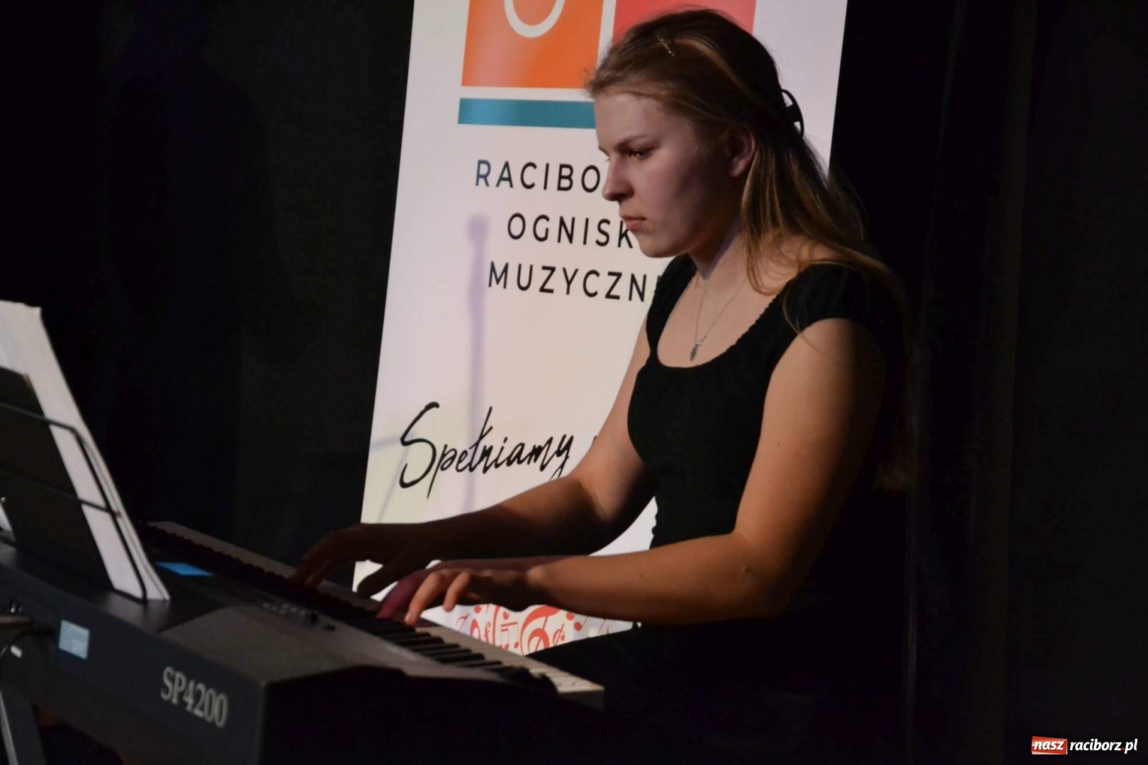 Zdjęcie w galerii na portalu naszraciborz.pl: Młodzi muzycy koncertowali w dawnej siedzibie Piastów wiadomości z regionu