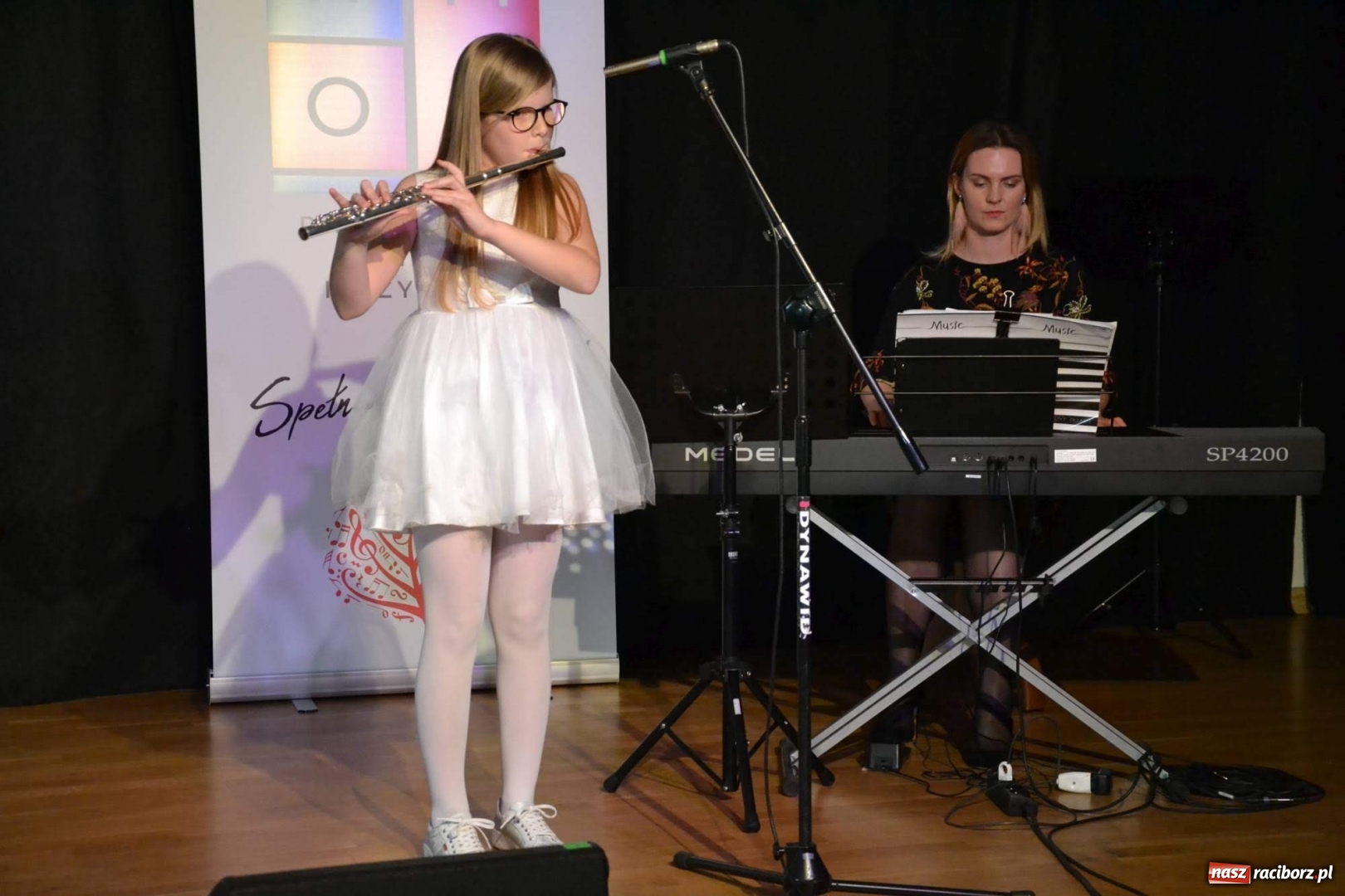 Zdjęcie w galerii na portalu naszraciborz.pl: Młodzi muzycy koncertowali w dawnej siedzibie Piastów wiadomości z regionu