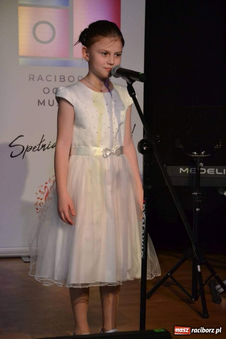 Zdjęcie w galerii na portalu naszraciborz.pl: Młodzi muzycy koncertowali w dawnej siedzibie Piastów wiadomości z regionu