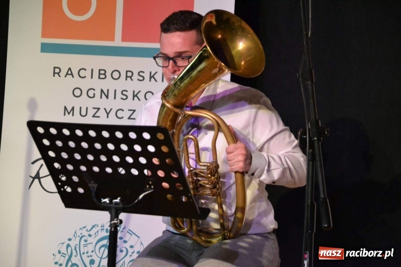 Zdjęcie w galerii na portalu naszraciborz.pl: Młodzi muzycy koncertowali w dawnej siedzibie Piastów wiadomości z regionu