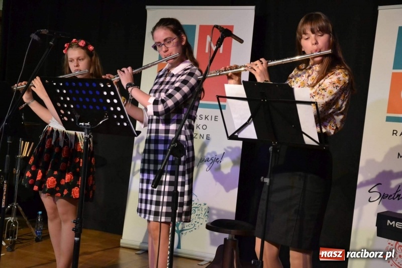 Zdjęcie w galerii na portalu naszraciborz.pl: Młodzi muzycy koncertowali w dawnej siedzibie Piastów wiadomości z regionu