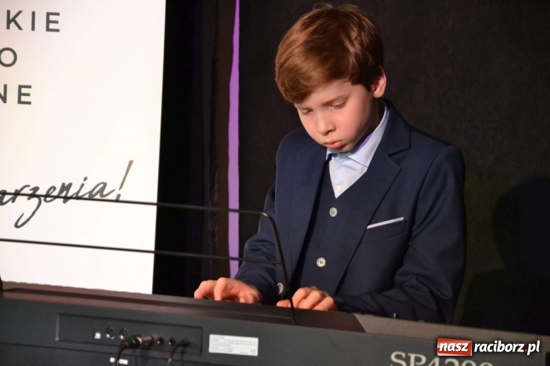 Zdjęcie w galerii na portalu naszraciborz.pl: Młodzi muzycy koncertowali w dawnej siedzibie Piastów wiadomości z regionu