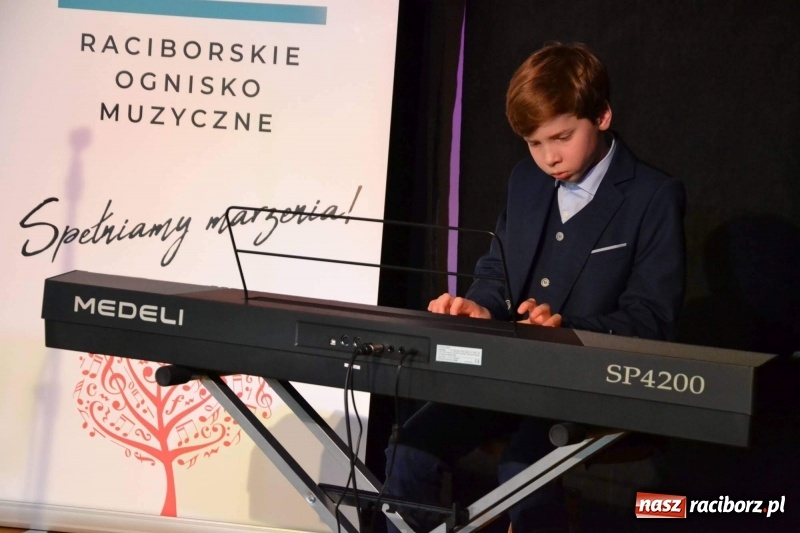 Zdjęcie w galerii na portalu naszraciborz.pl: Młodzi muzycy koncertowali w dawnej siedzibie Piastów wiadomości z regionu