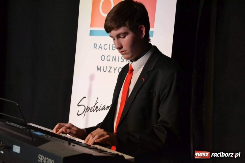 Zdjęcie w galerii na portalu naszraciborz.pl: Młodzi muzycy koncertowali w dawnej siedzibie Piastów wiadomości z regionu