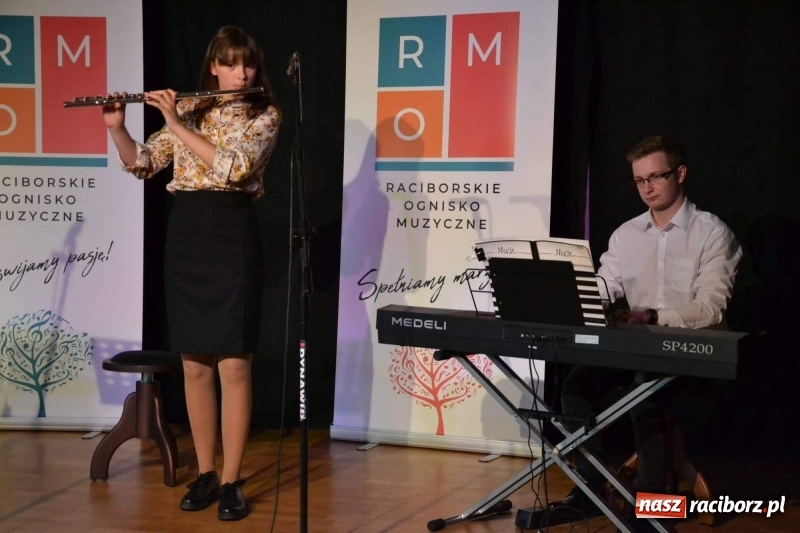 Zdjęcie w galerii na portalu naszraciborz.pl: Młodzi muzycy koncertowali w dawnej siedzibie Piastów wiadomości z regionu