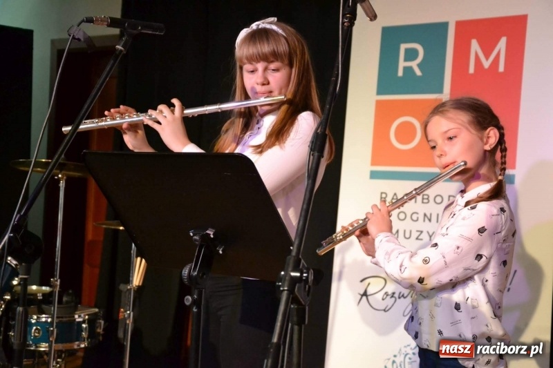Zdjęcie w galerii na portalu naszraciborz.pl: Młodzi muzycy koncertowali w dawnej siedzibie Piastów wiadomości z regionu