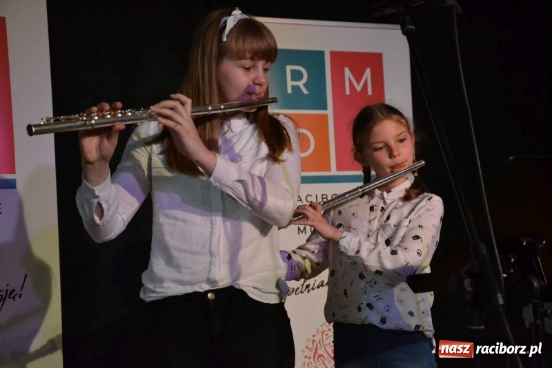 Zdjęcie w galerii na portalu naszraciborz.pl: Młodzi muzycy koncertowali w dawnej siedzibie Piastów wiadomości z regionu