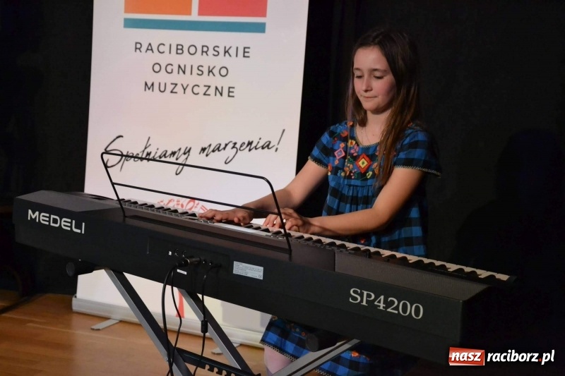 Zdjęcie w galerii na portalu naszraciborz.pl: Młodzi muzycy koncertowali w dawnej siedzibie Piastów wiadomości z regionu