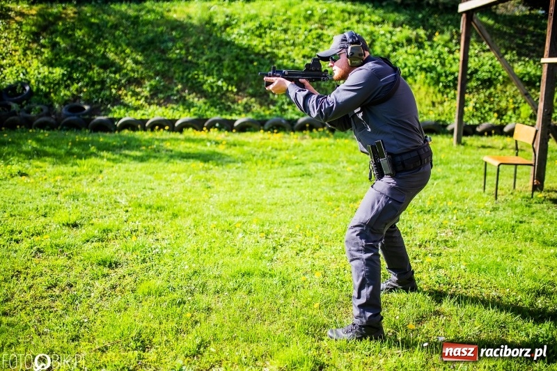 Zdjęcie w galerii na portalu naszraciborz.pl: Turniej strzelecki o puchar Dyrektora Zakładu Karnego w Raciborzu. Starosta lepszy od komendantów [FOTO i WIDEO] wiadomości z regionu