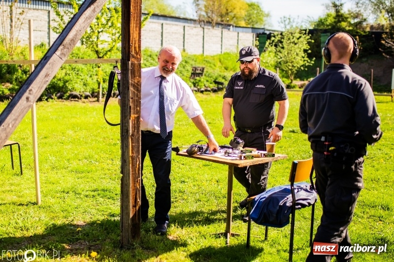 Zdjęcie w galerii na portalu naszraciborz.pl: Turniej strzelecki o puchar Dyrektora Zakładu Karnego w Raciborzu. Starosta lepszy od komendantów [FOTO i WIDEO] wiadomości z regionu