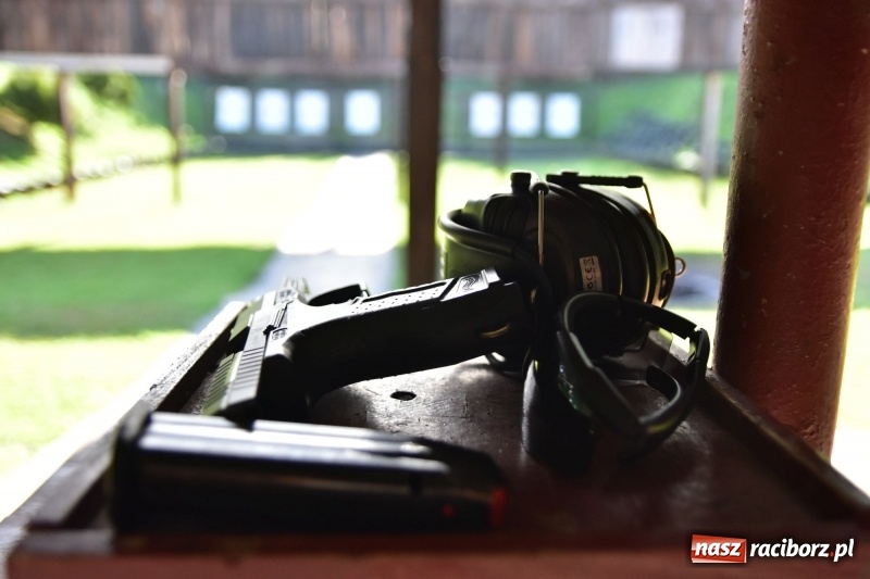 Zdjęcie w galerii na portalu naszraciborz.pl: Turniej strzelecki o puchar Dyrektora Zakładu Karnego w Raciborzu. Starosta lepszy od komendantów [FOTO i WIDEO] wiadomości z regionu