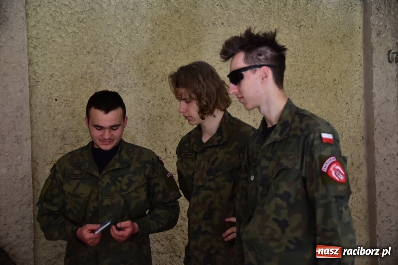 Zdjęcie w galerii na portalu naszraciborz.pl: Turniej strzelecki o puchar Dyrektora Zakładu Karnego w Raciborzu. Starosta lepszy od komendantów [FOTO i WIDEO] wiadomości z regionu