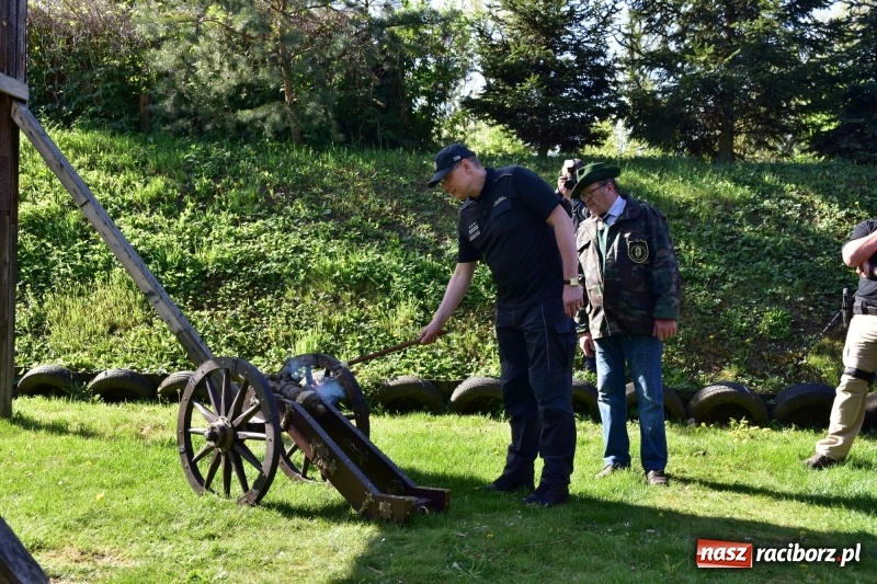 Zdjęcie w galerii na portalu naszraciborz.pl: Turniej strzelecki o puchar Dyrektora Zakładu Karnego w Raciborzu. Starosta lepszy od komendantów [FOTO i WIDEO] wiadomości z regionu