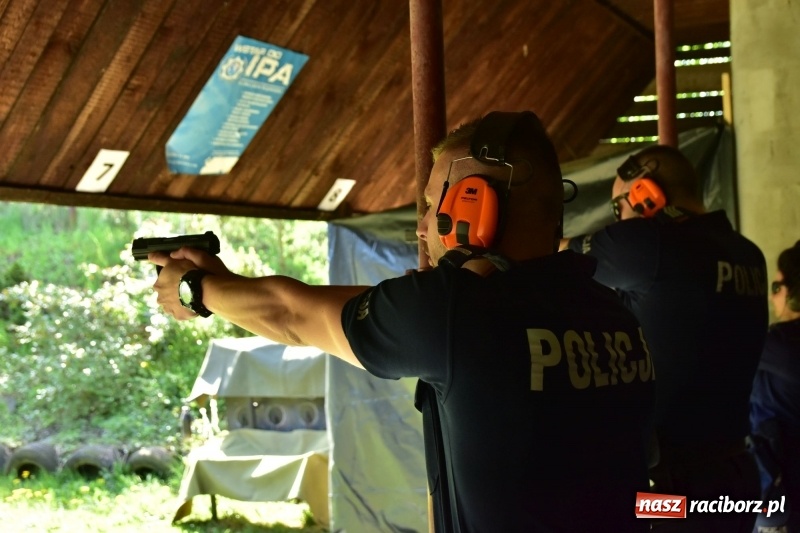 Zdjęcie w galerii na portalu naszraciborz.pl: Turniej strzelecki o puchar Dyrektora Zakładu Karnego w Raciborzu. Starosta lepszy od komendantów [FOTO i WIDEO] wiadomości z regionu