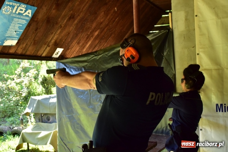 Zdjęcie w galerii na portalu naszraciborz.pl: Turniej strzelecki o puchar Dyrektora Zakładu Karnego w Raciborzu. Starosta lepszy od komendantów [FOTO i WIDEO] wiadomości z regionu