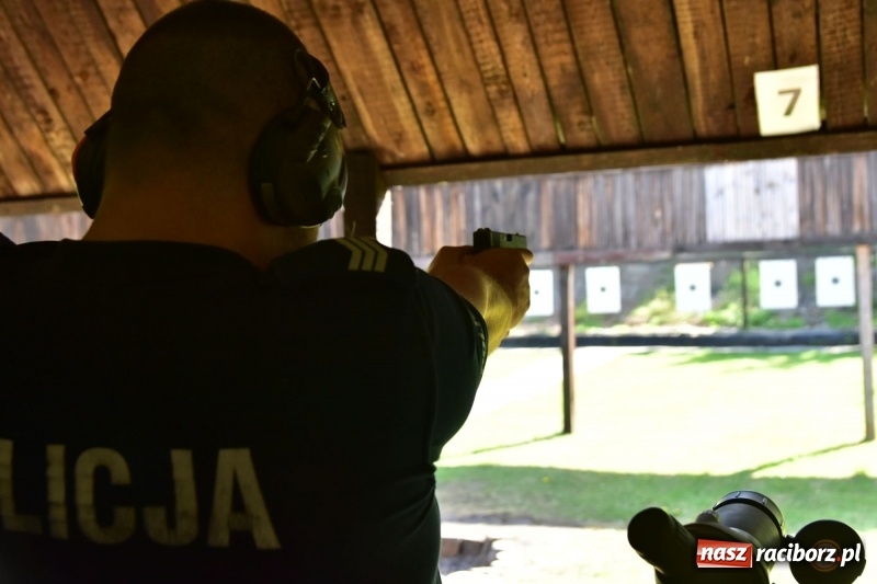 Zdjęcie w galerii na portalu naszraciborz.pl: Turniej strzelecki o puchar Dyrektora Zakładu Karnego w Raciborzu. Starosta lepszy od komendantów [FOTO i WIDEO] wiadomości z regionu